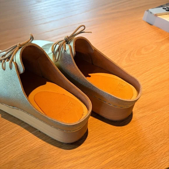 Bryr Zoe with Kilt, Platform size 8 in White Gold - NWOT - size 38 / 8 - Picture 4 of 8